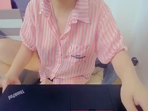 Snapshot of Lamoon_2k chatting on 10/03/25, 01:30 Lamoon 2k online show from 10/03/25, 01:30