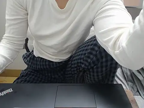 Snapshot of Lamoon_2k chatting on 10/27/25, 02:59 Lamoon 2k online show from 10/27/25, 02:59