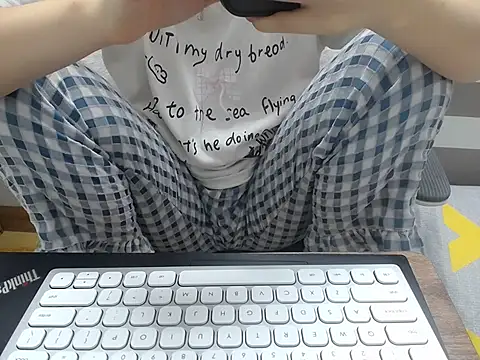 Snapshot of Lamoon_2k chatting on 10/28/25, 03:54 Lamoon 2k online show from 10/28/25, 03:54