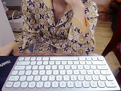 Snapshot of Lamoon_2k chatting on 10/29/25, 06:26 Lamoon 2k online show from 10/29/25, 06:26