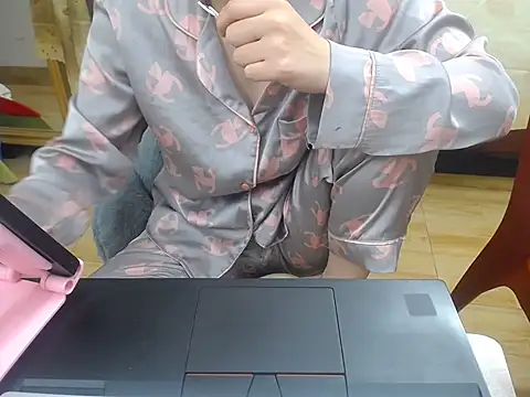 Snapshot of Lamoon_2k chatting on 10/31/25, 04:24 Lamoon 2k online show from 10/31/25, 04:24