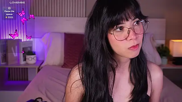 aprilqueenie online show from 05/15/26, 07:43
