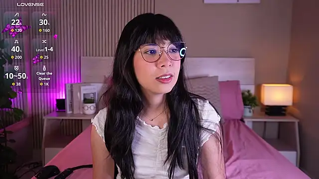 aprilqueenie online show from 06/07/26, 07:39