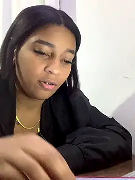 Snapshot of Crisschiavo chatting on 11/25/25, 01:05 Crisschiavo online show from 11/25/25, 01:05