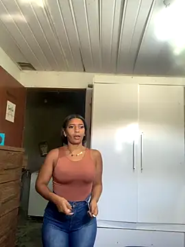 Snapshot of Crisschiavo chatting on 11/25/25, 01:11 Crisschiavo online show from 11/25/25, 01:11