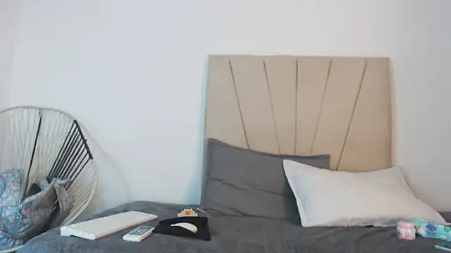  Miaa khalifa  online show from 11/08/25, 12:49