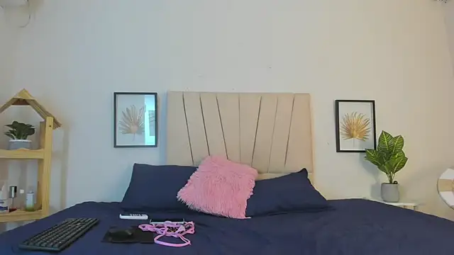  Miaa khalifa  online show from 02/07/26, 12:31