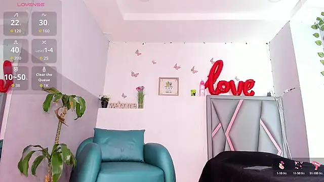 aurora tziu online show from 04/23/26, 03:52