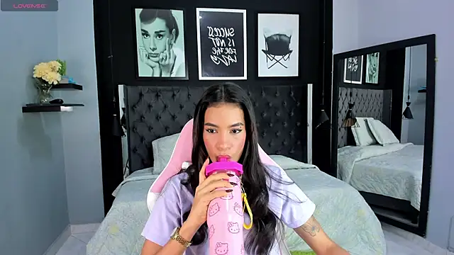 Snapshot of kitty_collins_ chatting on 10/02/25, 10:22 kitty collins online show from 10/02/25, 10:22