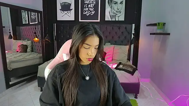 Snapshot of kitty_collins_ chatting on 10/28/25, 11:25 kitty collins online show from 10/28/25, 11:25