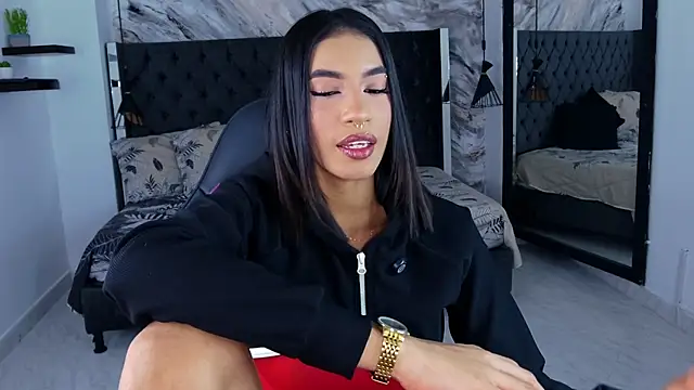 kitty collins  online show from 04/22/26, 11:23