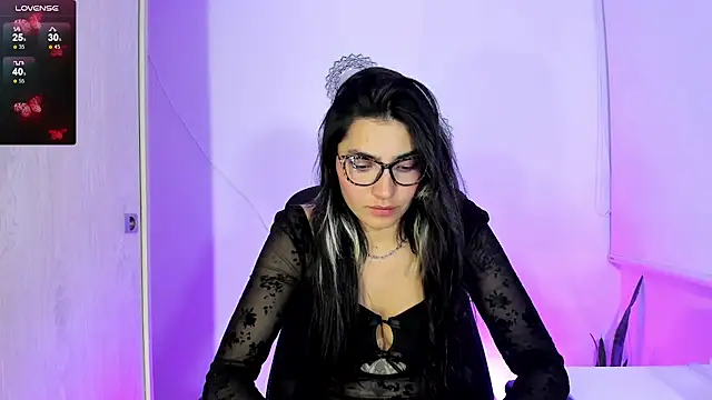 Snapshot of bella_thorne3 chatting on 09/13/25, 01:05 bella thorne3 online show from 09/13/25, 01:05