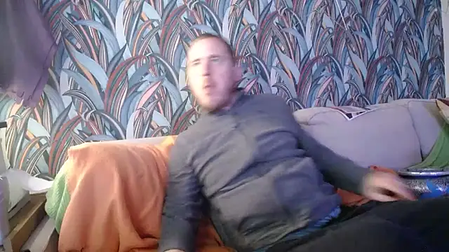 Snapshot of gaydavid chatting on 09/22/25, 08:22 gaydavid online show from 09/22/25, 08:22