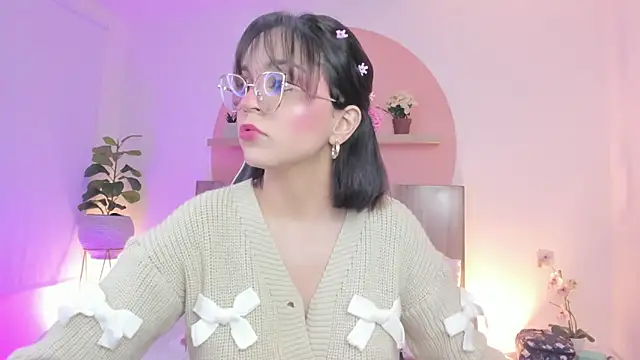 Clara Luu online show from 04/12/26, 03:00