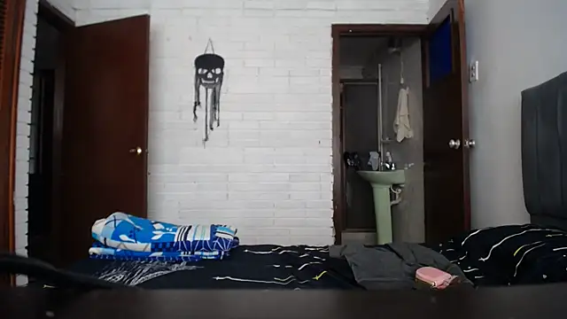 Naia Stant online show from 10/08/25, 06:27