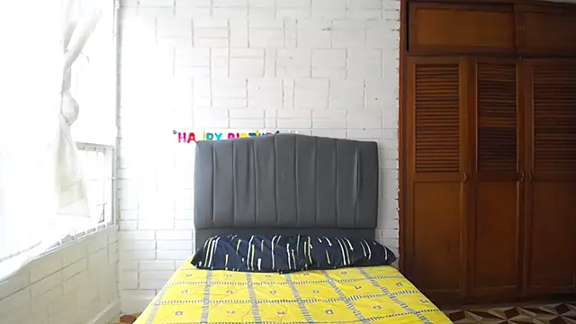 Naia Stant online show from 10/24/25, 06:37