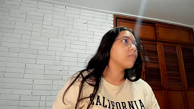 Naia Stant online show from 11/06/25, 11:59