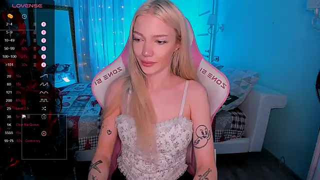 Snapshot of AnyaTaylor_ chatting on 01/07/26, 04:15 AnyaTaylor online show from 01/07/26, 04:15