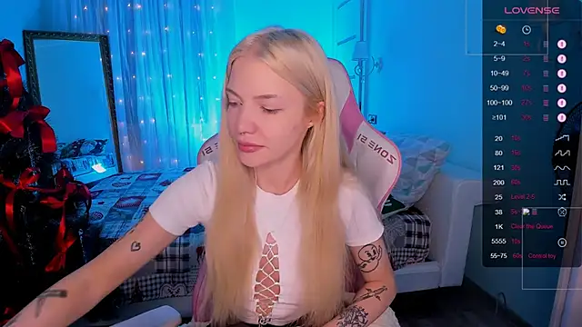 Snapshot of AnyaTaylor_ chatting on 01/08/26, 02:25 AnyaTaylor online show from 01/08/26, 02:25