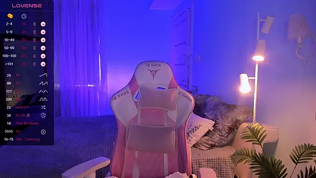 AnyaTaylor  online show from 04/11/26, 07:45