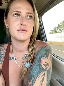 OdetteDelane online show from 10/17/25, 07:11