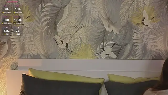 Snapshot of JulietteRain chatting on 10/20/25, 06:30 JulietteRain online show from 10/20/25, 06:30