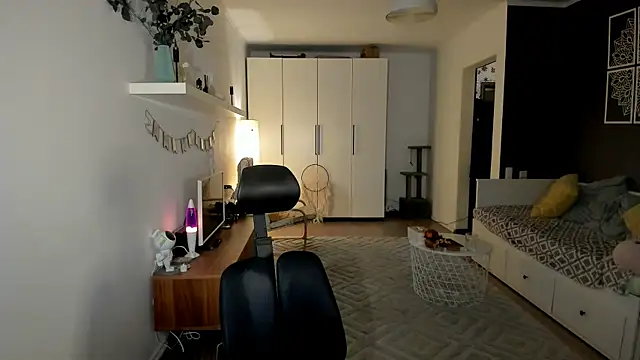 Snapshot of Bear_Beer130 chatting on 10/13/25, 04:29 Bear Beer130 online show from 10/13/25, 04:29