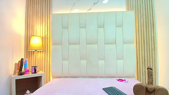 CharlotteSchmidtt online show from 04/23/26, 11:42