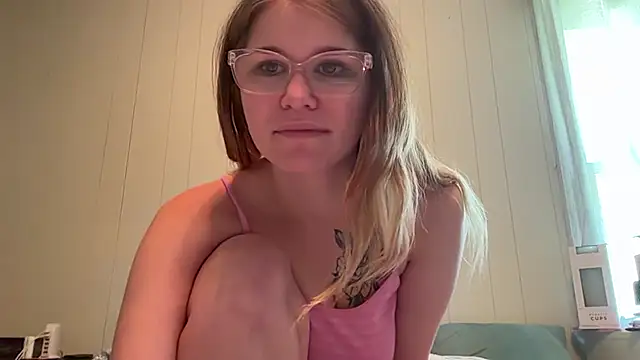 Snapshot of Riley_ray69 chatting on 06/23/26, 02:48 Riley ray69 online show from 06/23/26, 02:48