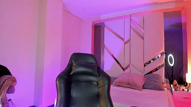 EmmaStonns online show from 11/27/25, 11:12