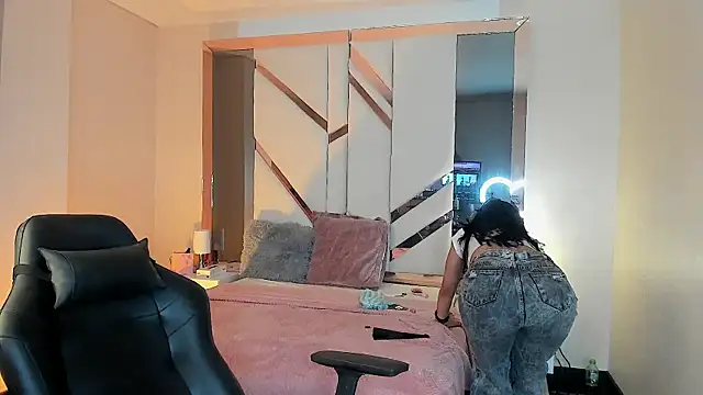 EmmaStonns online show from 12/17/25, 11:27