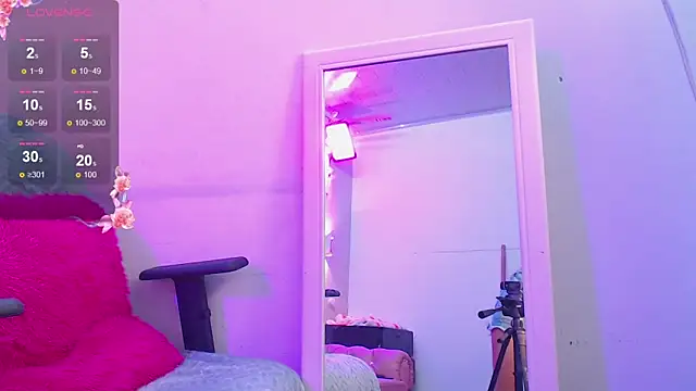 Snapshot of saray_0 chatting on 11/14/25, 12:20 saray 0 online show from 11/14/25, 12:20