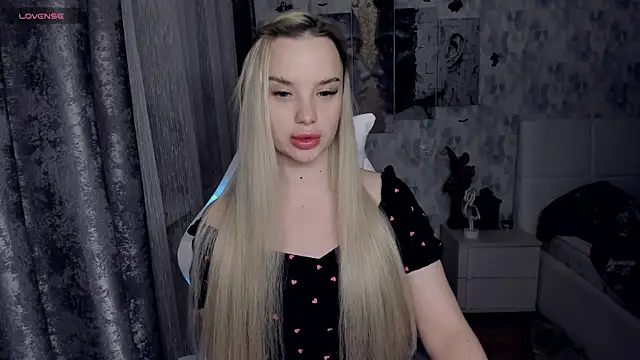 KiraKrox online show from 12/17/25, 10:05