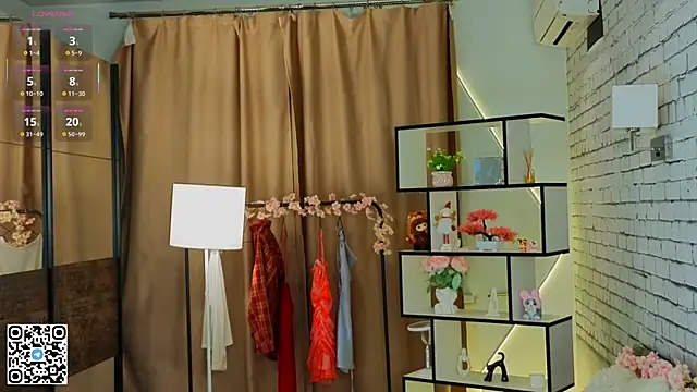 LorinaMaffitt online show from 10/24/25, 05:09