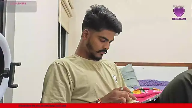 Snapshot of mrbuddy85 chatting on 11/04/25, 04:06 mrbuddy85 online show from 11/04/25, 04:06