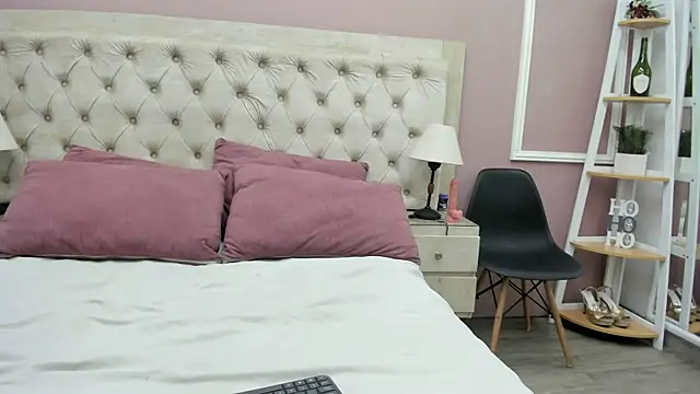 merlyaluna online show from 04/20/26, 07:15