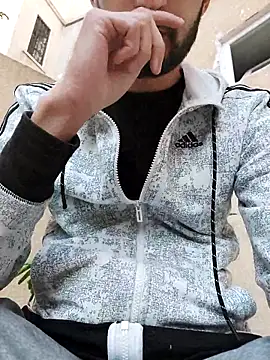 RaoufDz17cm online show from 11/19/25, 03:56