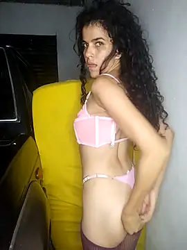 Snapshot of lucerocutte chatting on 10/10/25, 02:54 lucerocutte online show from 10/10/25, 02:54
