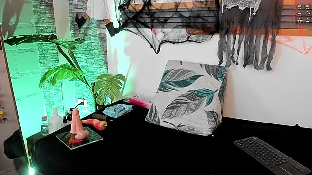 Sarita  love online show from 10/17/25, 02:04