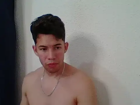 Maxtaylor18 online show from 10/28/25, 05:33