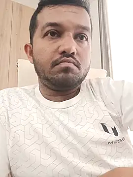 Snapshot of VJ17 chatting on 10/18/25, 05:10 VJ17 online show from 10/18/25, 05:10