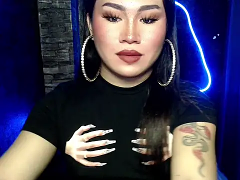 pretty lassy online show from 10/13/25, 11:54