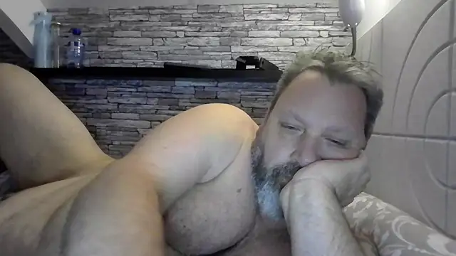 Snapshot of BigMan738@xh chatting on 05/17/26, 10:28 BigMan738xh online show from 05/17/26, 10:28