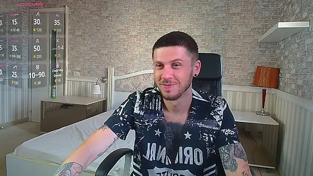 Snapshot of JonahShaw chatting on 07/05/26, 04:19 JonahShaw online show from 07/05/26, 04:19