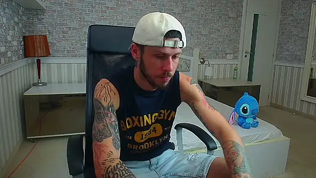 Snapshot of JonahShaw chatting on 07/22/26, 04:37 JonahShaw online show from 07/22/26, 04:37