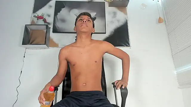 tyler twink boy online show from 09/25/25, 01:15