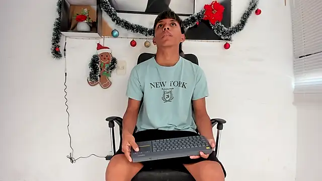 tyler twink boy online show from 12/16/25, 02:55