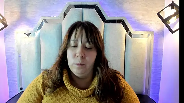 Snapshot of _Emily_rosee_ chatting on 10/28/25, 11:14 Emily rosee online show from 10/28/25, 11:14