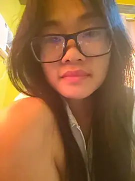 Snapshot of YayeeShow chatting on 11/05/25, 09:31 YayeeShow online show from 11/05/25, 09:31