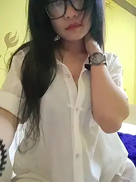 Snapshot of YayeeShow chatting on 11/14/25, 10:40 YayeeShow online show from 11/14/25, 10:40